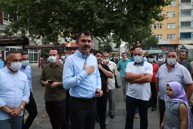 Son dakika haberleri | Bakan Kurum, bayram namazının ardından vatandaşlarla bayramlaştı