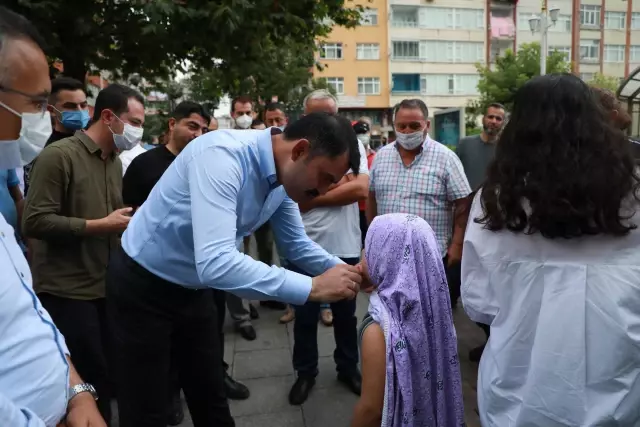 Son dakika haberleri | Bakan Kurum, bayram namazının ardından vatandaşlarla bayramlaştı
