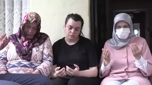 Bakan Kurum, heyelanda hayatını kaybedenlerle kaybolan kişinin ailesini ziyaret etti