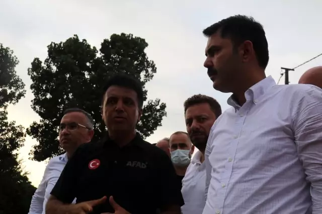 Bakan Murat Kurum, selde kaybolan vatandaşları arayan ekipleri ziyaret etti