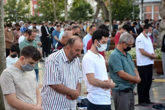 BALIKESİR - Kurban Bayramı namazı kılındı