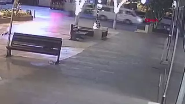 Son dakika haberi: Banktaki para dolu çantanın çalınma anı kamerada