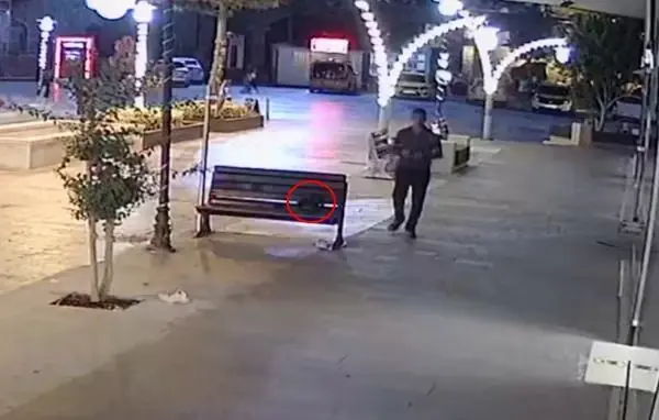 Son dakika haberi: Banktaki para dolu çantanın çalınma anı kamerada Son dakika haberi: Banktaki para dolu çantanın çalınma anı kamerada