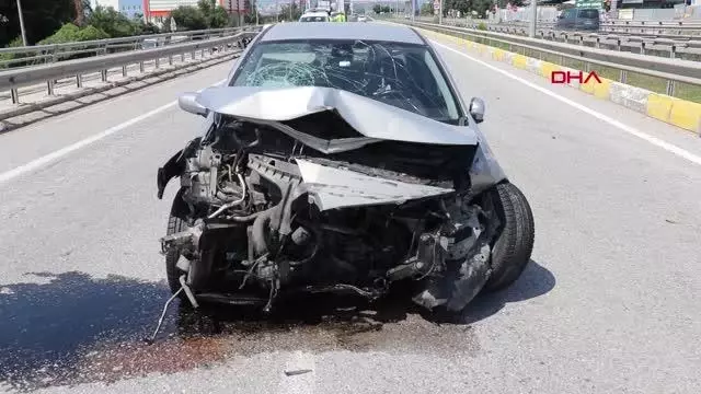 BARİYERLERE ÇARPAN OTOMOBİLDEKİ 4 KİŞİ YARALANDI BARİYERLERE ÇARPAN OTOMOBİLDEKİ 4 KİŞİ YARALANDI