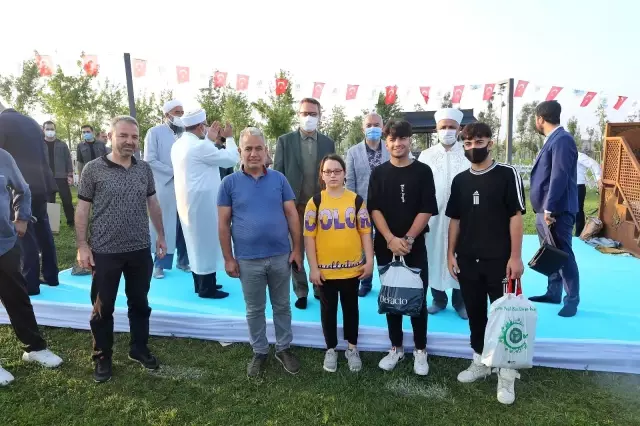 Başakşehir'de açık havada bayram namazı coşkusu