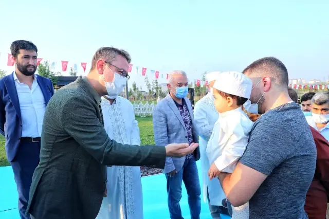 Başakşehir'de açık havada bayram namazı coşkusu Başakşehir'de açık havada bayram namazı coşkusu