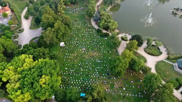 Başakşehir'de açık havada bayram namazı coşkusu