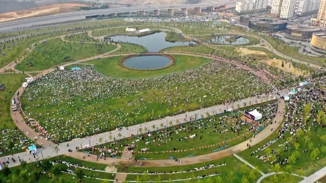 Başakşehir'de açık havada bayram namazı coşkusu