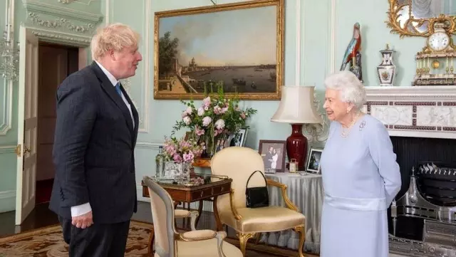 Başbakan'ın eski başdanışmanı Cummings, Boris Johnson'ın, '80 yaşın üzerindeki insanlar ölüyor diyor ekonomiyi kapatamayız' dediğini iddia etti