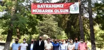 Yaşar Tüzün: Başkan Bakkalcıoğlu, mezarlık ziyaretine gelen vatandaşlarla bir araya geldi Yaşar Tüzün: Başkan Bakkalcıoğlu, mezarlık ziyaretine gelen vatandaşlarla bir araya geldi