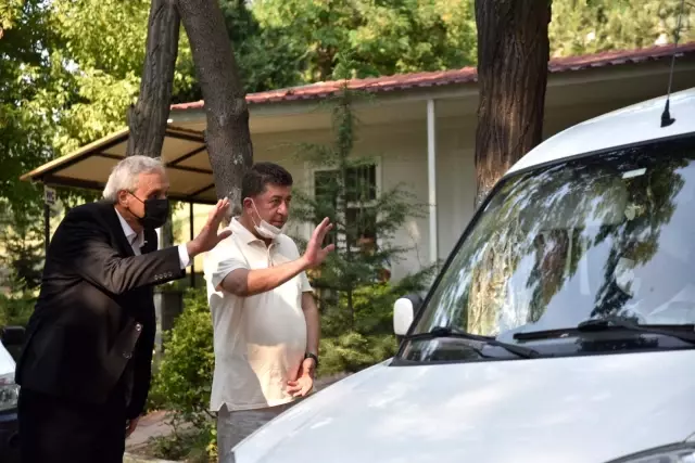 Başkan Bakkalcıoğlu, mezarlık ziyaretine gelen vatandaşlarla bir araya geldi