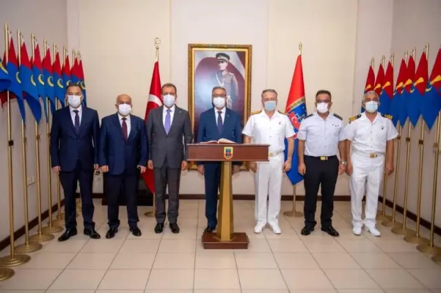 Başkan Seçer, Bayramın İlk Günü Kent Protokolüyle Baylamlaştı Başkan Seçer, Bayramın İlk Günü Kent Protokolüyle Baylamlaştı
