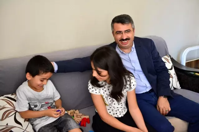 Başkan Yılmaz'dan Münevver Teyze'ye bayram ziyareti