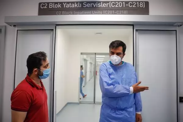 BAYRAMI YOĞUN BAKIM ÖNÜNDE GEÇİRENLERDEN UYARI BAYRAMI YOĞUN BAKIM ÖNÜNDE GEÇİRENLERDEN UYARI