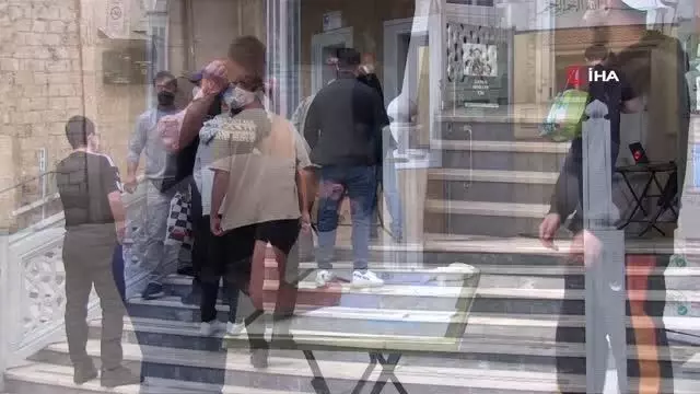 Berlin'de Müslümanlar Kurban Bayramı namazı için camilere akın etti Berlin'de Müslümanlar Kurban Bayramı namazı için camilere akın etti
