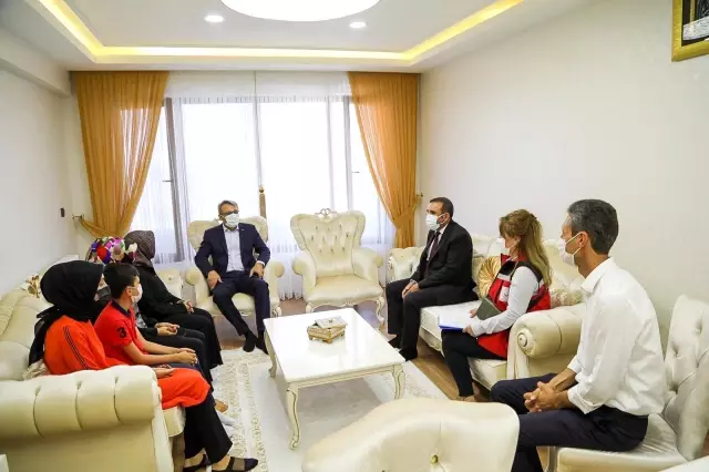 Son dakika haberi: Bingöl Valisi bayramda şehit ailesini ziyaret etti