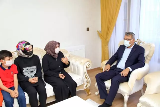 Son dakika haberi: Bingöl Valisi bayramda şehit ailesini ziyaret etti
