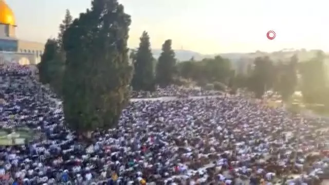 Binlerce Müslüman, bayram namazını Mescid-i Aksa'da kıldı