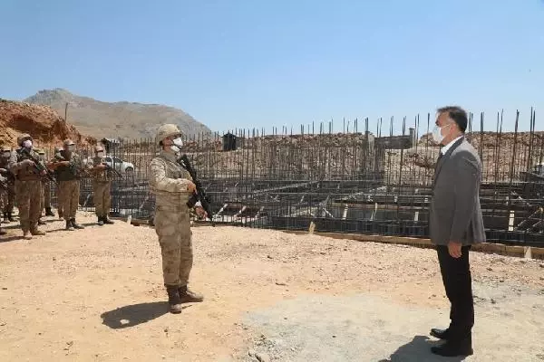 Bitlis Valisi Çağatay'dan Mehmetçiğe bayram ziyareti