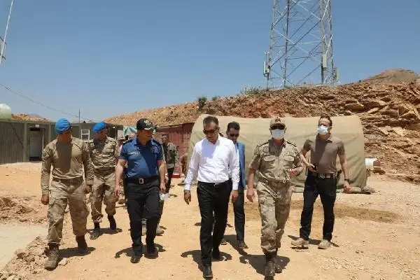 Bitlis Valisi Çağatay'dan Mehmetçiğe bayram ziyareti