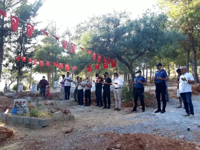 Son dakika haber... Bozyazı'da şehit kabirlerine bayram ziyareti