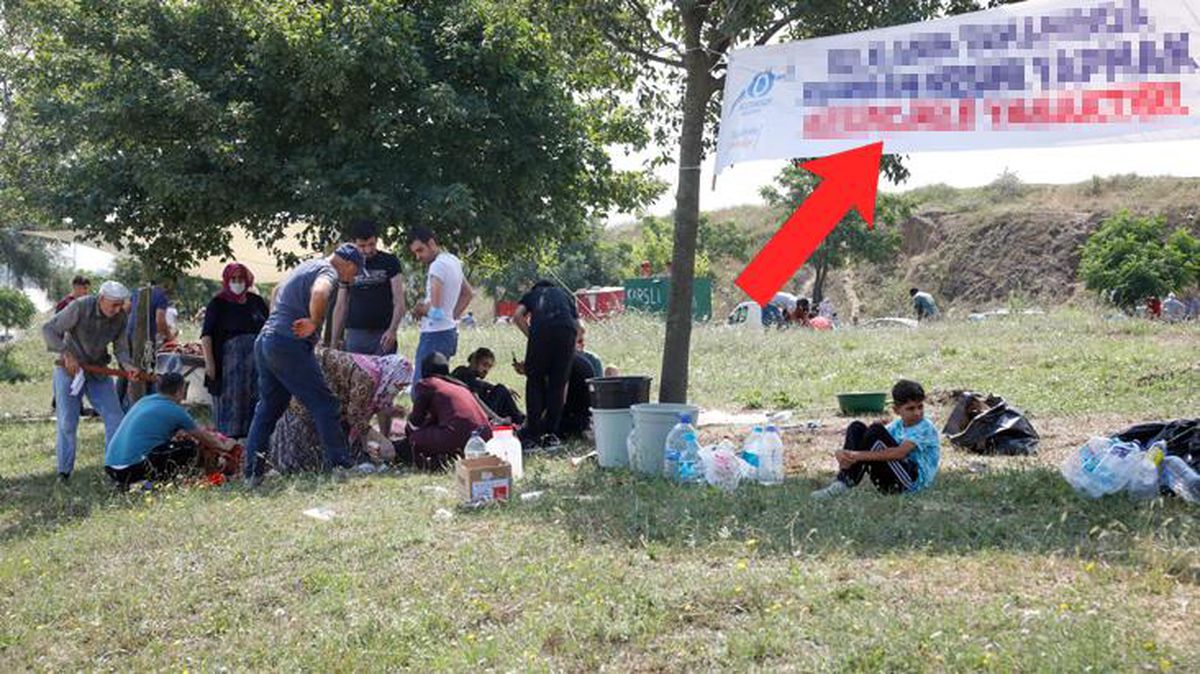 'Bu alanda kesim yasak' afişinin altında kurbanlarını kestiler