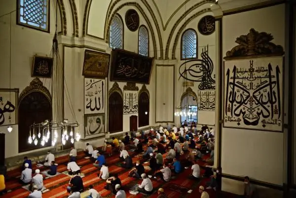 BURSA'DA MASKE VE SOSYAL MESAFELİ BAYRAM NAMAZI
