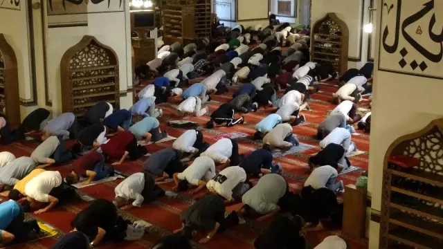 Bursa'da tarihi camiler doldu taştı