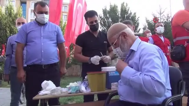 Cami ve mezarlıklarda aşı standı kuruldu