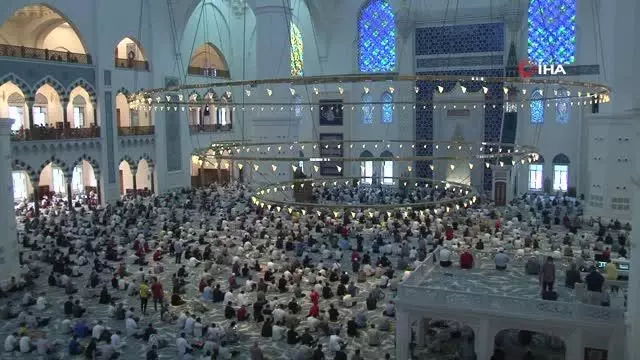 Çamlıca Cami'nde bayram namazı coşkusu Çamlıca Cami'nde bayram namazı coşkusu