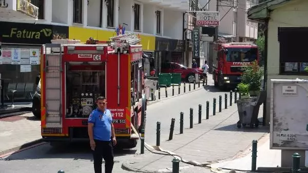Son dakika haberi... YANGINDA MAHSUR KALAN KEDİLER İTFAİYE EKİPLERİNCE KURTARILDI