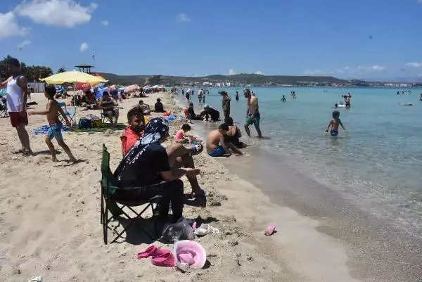 Çeşme plajlarında bayram yoğunluğu