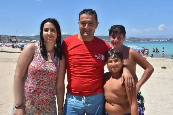 Çeşme plajlarında bayram yoğunluğu
