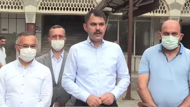 Son dakika haberleri | Bakan Kurum, bayram namazının ardından vatandaşlarla bayramlaştı