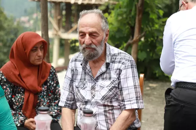 Çevre ve Şehircilik Bakanı Kurum, Rize'de heyelanda kaybolan vatandaşın ailesini ziyaret etti Açıklaması Çevre ve Şehircilik Bakanı Kurum, Rize'de heyelanda kaybolan vatandaşın ailesini ziyaret etti Açıklaması