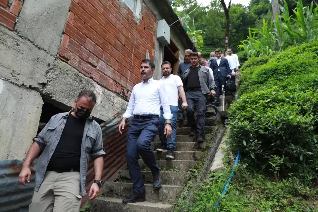 Çevre ve Şehircilik Bakanı Kurum, Rize'de heyelanda kaybolan vatandaşın ailesini ziyaret etti Açıklaması