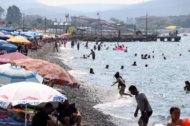 Çınarcık bayramda nüfusunun 30 katını ağırlıyor Çınarcık bayramda nüfusunun 30 katını ağırlıyor