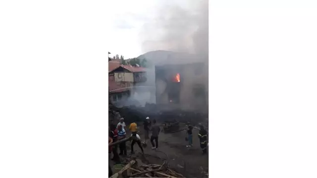 Son dakika haberi | Yangında 3 ev, 2 samanlık ve 1 traktör yandı
