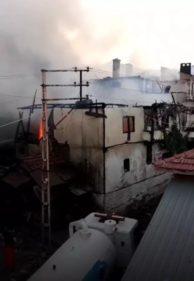 Son dakika haberi | Yangında 3 ev, 2 samanlık ve 1 traktör yandı