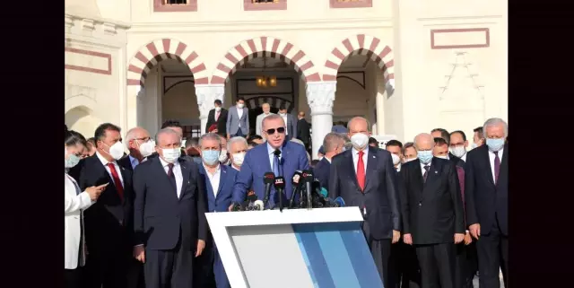 Cumhurbaşkanı Erdoğan, Bayram namazını KKTC'de kıldı Cumhurbaşkanı Erdoğan, Bayram namazını KKTC'de kıldı