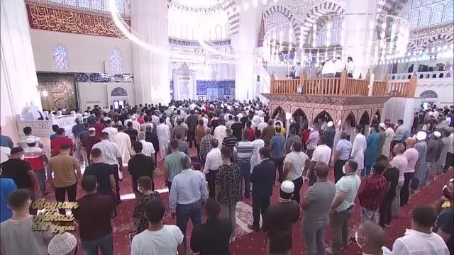 Cumhurbaşkanı Erdoğan, bayram namazını Hala Sultan Camii'nde kıldı (2) Cumhurbaşkanı Erdoğan, bayram namazını Hala Sultan Camii'nde kıldı (2)