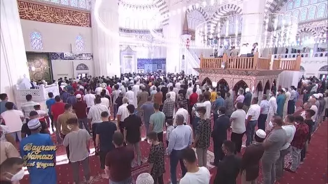 Cumhurbaşkanı Erdoğan, bayram namazını Hala Sultan Camii'nde kıldı (2)