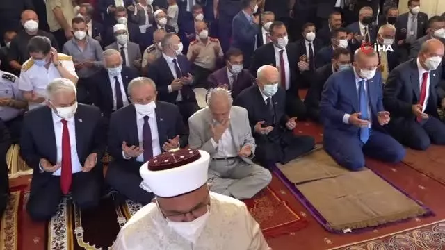 Cumhurbaşkanı Erdoğan, Bayram namazını KKTC'de kıldı