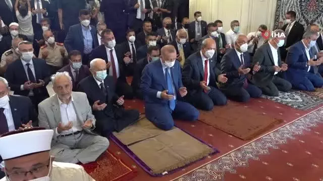 Cumhurbaşkanı Erdoğan, Bayram namazını KKTC'de kıldı