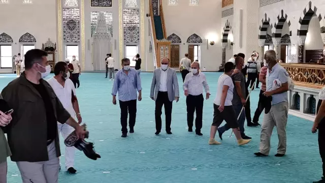 Cumhurbaşkanı Erdoğan'ın açtığı Uzunmehmet Camii'nde ilk bayram namazı