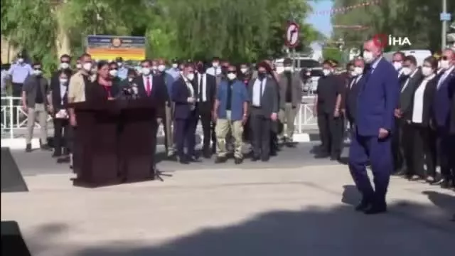 Cumhurbaşkanı Erdoğan, Lefkoşa'da Atatürk Anıtı'na çelenk bıraktı Cumhurbaşkanı Erdoğan, Lefkoşa'da Atatürk Anıtı'na çelenk bıraktı