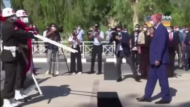 Cumhurbaşkanı Erdoğan, Lefkoşa'da Atatürk Anıtı'na çelenk bıraktı
