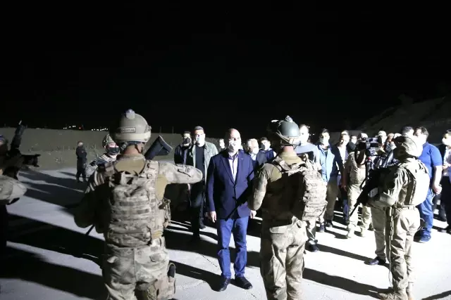 Cumhurbaşkanı Erdoğan, Bakan Soylu aracılığıyla Cudi Dağı'ndaki askerin bayramını kutladı Cumhurbaşkanı Erdoğan, Bakan Soylu aracılığıyla Cudi Dağı'ndaki askerin bayramını kutladı