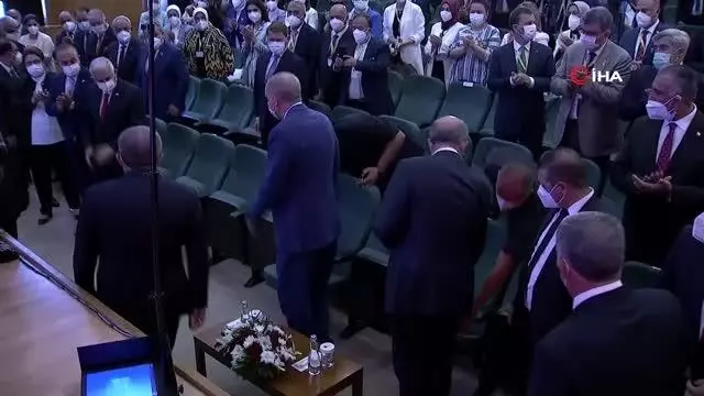 Cumhurbaşkanı Recep Tayyip Erdoğan, Lefkoşa'da gerçekleştirilen toplu açılış töreninde 'Ada'nın eşit ve ortak sahibi olan Kıbrıs Türkleri, Rumların... Cumhurbaşkanı Recep Tayyip Erdoğan, Lefkoşa'da gerçekleştirilen toplu açılış töreninde 'Ada'nın eşit ve ortak sahibi olan Kıbrıs Türkleri, Rumların...