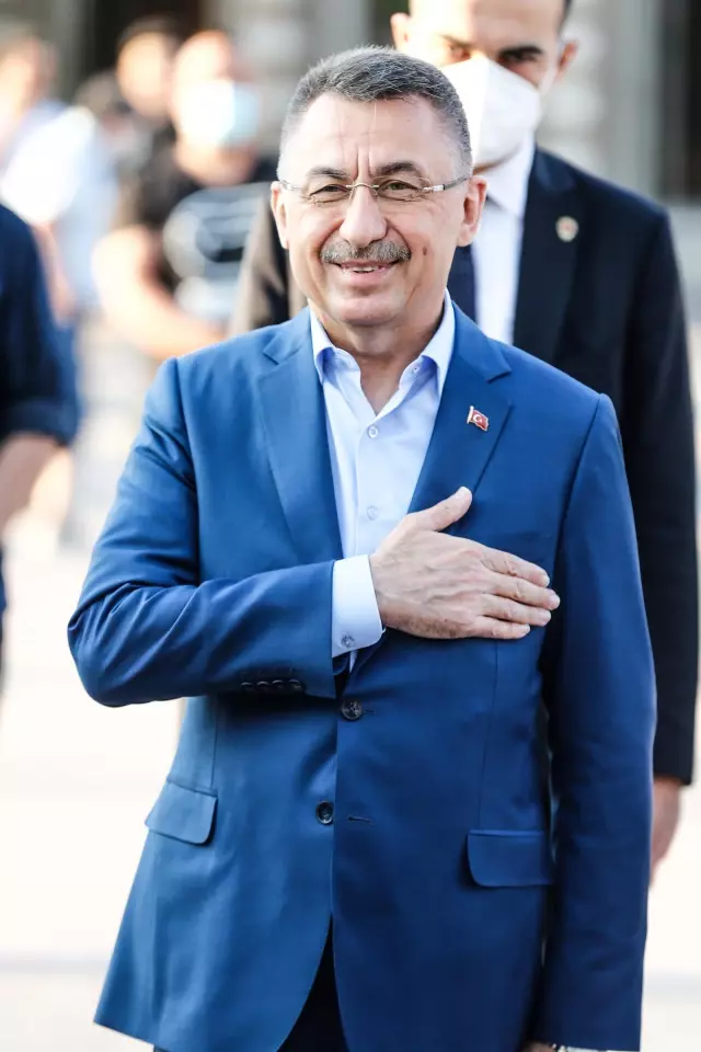 Cumhurbaşkanı Yardımcısı Fuat Oktay, bayram namazını Millet Camisi'nde kıldı Açıklaması